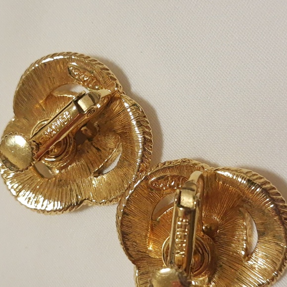Napier Gold Tone Large Knot Clip-On Earrings VTG - Picture 2 of 16